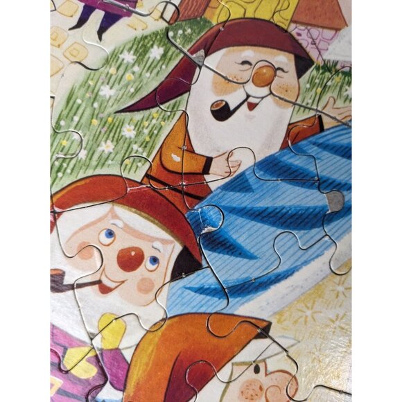Vintage HG Toys Snow White Round 75 Piece Jigsaw Puzzle in Can 12” - Picture 11 of 16
